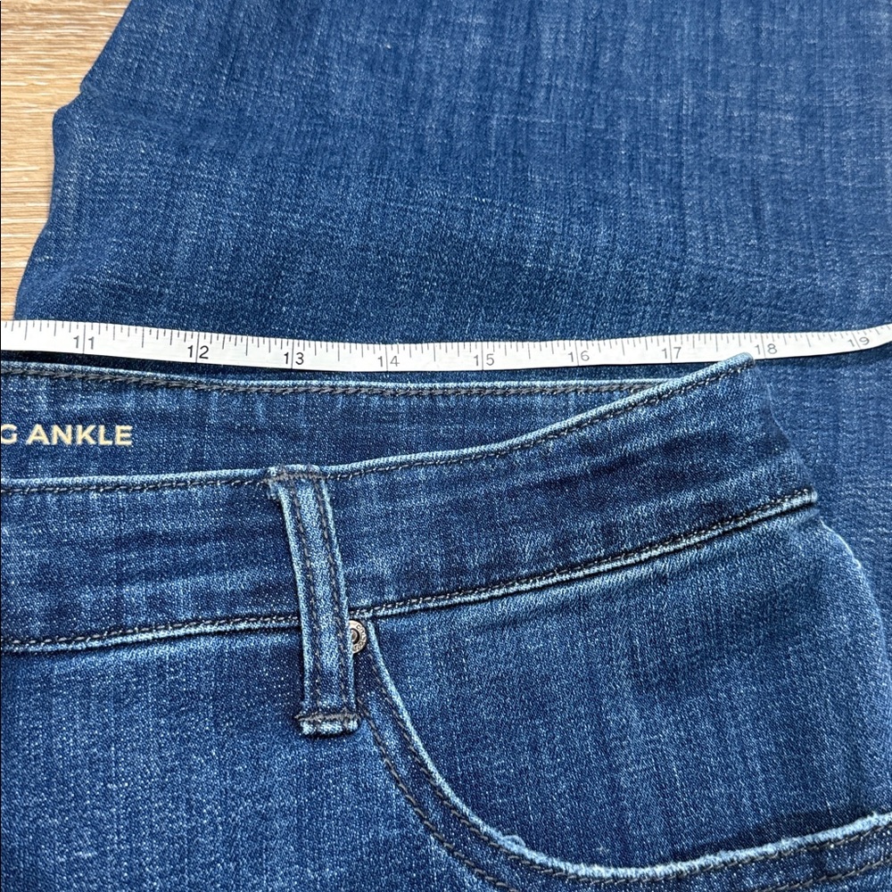 Chico's Dark Blue Embroidered Slimming GirlFriend Slim Leg Ankle Jeans Size 16 - Picture 9 of 10